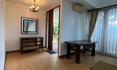 Disewa Rumah Modern, Terang, High Ceiling di Townhouse 6 Rumah Kemang