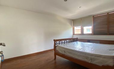 Disewa Rumah Modern, Terang, High Ceiling di Townhouse 6 Rumah Kemang