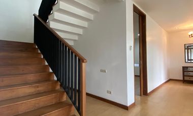 Disewa Rumah Modern, Terang, High Ceiling di Townhouse 6 Rumah Kemang