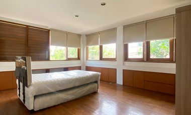 Disewa Rumah Modern, Terang, High Ceiling di Townhouse 6 Rumah Kemang