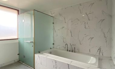 Disewa Rumah Modern, Terang, High Ceiling di Townhouse 6 Rumah Kemang