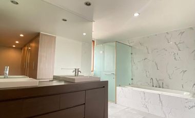 Disewa Rumah Modern, Terang, High Ceiling di Townhouse 6 Rumah Kemang