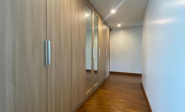 Disewa Rumah Modern, Terang, High Ceiling di Townhouse 6 Rumah Kemang