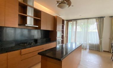 Disewa Rumah Modern, Terang, High Ceiling di Townhouse 6 Rumah Kemang