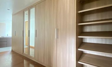 Disewa Rumah Modern, Terang, High Ceiling di Townhouse 6 Rumah Kemang