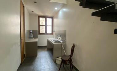 Disewa Rumah Modern, Terang, High Ceiling di Townhouse 6 Rumah Kemang