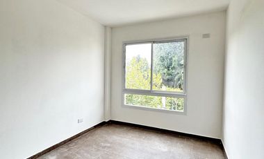 DEPARTAMENTO 2 AMBIENTES AMPLIO CON COCHERA