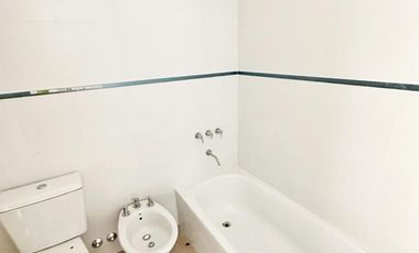 DEPARTAMENTO 2 AMBIENTES AMPLIO CON COCHERA