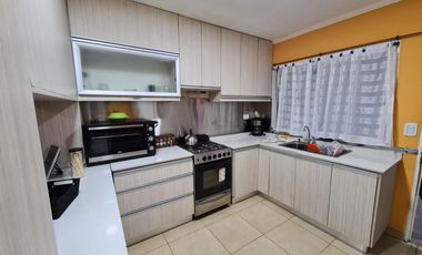 Excelente casa sobre De Navazio, Barrio Santa Ana de Glew