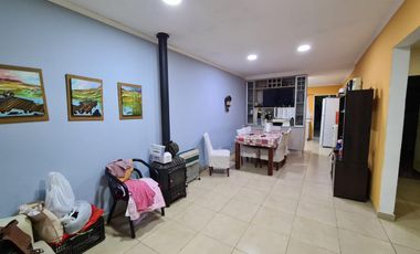 Excelente casa sobre De Navazio, Barrio Santa Ana de Glew