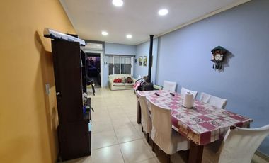 Excelente casa sobre De Navazio, Barrio Santa Ana de Glew