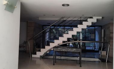 DEPARTAMENTO DE TRES AMBIENTES CON TERRAZA PROPIA