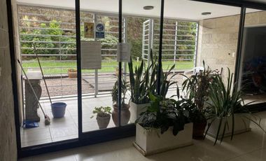 DEPARTAMENTO DE TRES AMBIENTES CON TERRAZA PROPIA