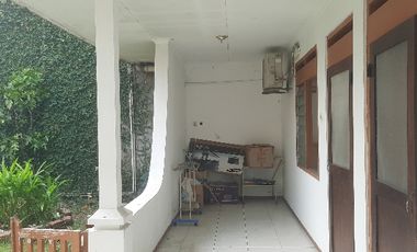 Di sewakan garasi 4 mobil  kota rumah selatan SPBU RM Said solo