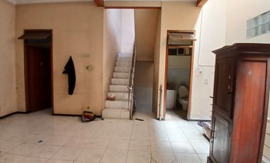 Ruang Usaha Ruko Murah Nusukan Banjarsari Kamar Banyak Nyaman di Huni