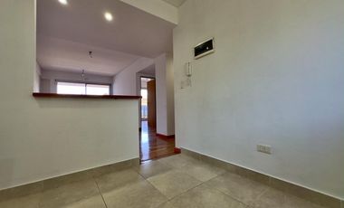 Departamento de 2 ambientes con balcon corrido