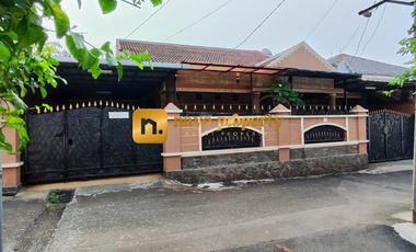 Rumah Mewah Tanah Luas Dekat Pintu Tol di Jatiwaringin Bekasi