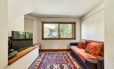 Chilena, con gran jardín formado, El Arrayán