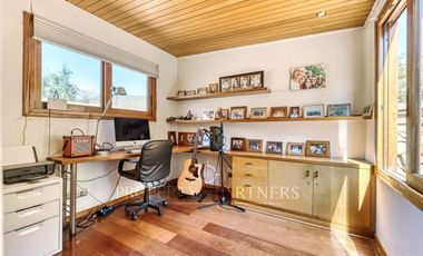 Chilena, con gran jardín formado, El Arrayán