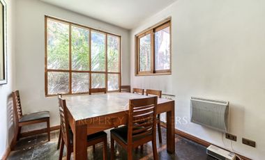 Chilena, con gran jardín formado, El Arrayán