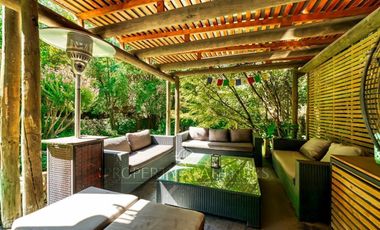 Chilena, con gran jardín formado, El Arrayán