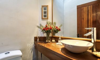 Chilena, con gran jardín formado, El Arrayán