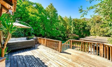 Chilena, con gran jardín formado, El Arrayán