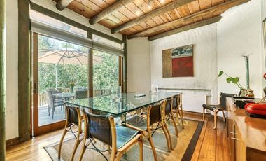 Chilena, con gran jardín formado, El Arrayán