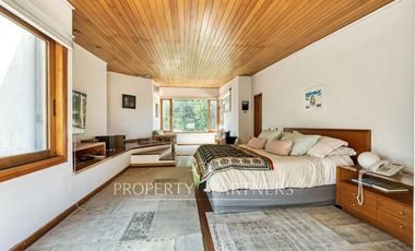 Chilena, con gran jardín formado, El Arrayán