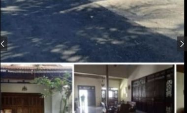 DIJUAL RUMAH DENGAN TANAH SANGAT LUAS LOKASI SUKORINI MUNTILAN