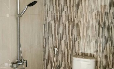 Rumah Minimalis Tropis lokasi strategis dalam townhouse