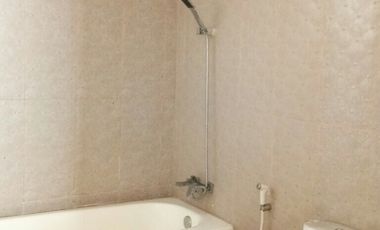 Rumah Minimalis Tropis lokasi strategis dalam townhouse