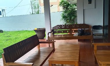 Sewa  bulanan, rumah dengan taman. Full furniture.