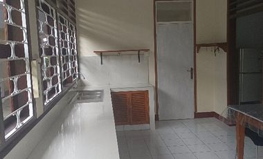 Sewa  bulanan, rumah dengan taman. Full furniture.