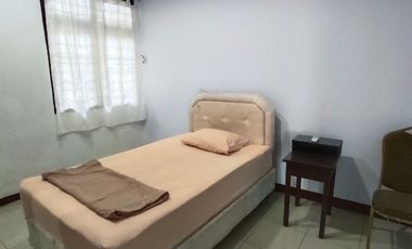 Sewa  bulanan, rumah dengan taman. Full furniture.