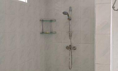 Sewa  bulanan, rumah dengan taman. Full furniture.