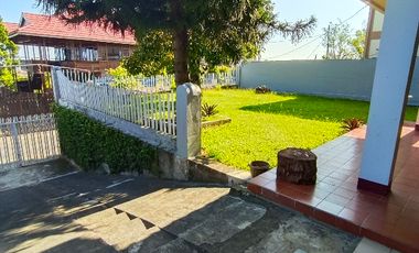 Sewa  bulanan, rumah dengan taman. Full furniture.