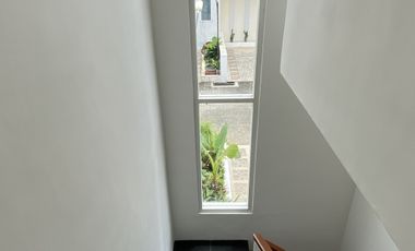 Rumah 1 Menit dari JTP 2 | Free Full Furnished | Ada Manajemen sewa villa