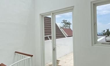 Rumah 1 Menit dari JTP 2 | Free Full Furnished | Ada Manajemen sewa villa