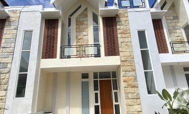 Rumah 1 Menit dari JTP 2 | Free Full Furnished | Ada Manajemen sewa villa