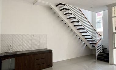 Rumah 1 Menit dari JTP 2 | Free Full Furnished | Ada Manajemen sewa villa