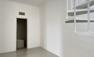 Rumah 1 Menit dari JTP 2 | Free Full Furnished | Ada Manajemen sewa villa