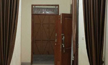 Rumah Bagus Strategis  ada Kios dekat Pusat Bisnis Pasar Kliwon Solo