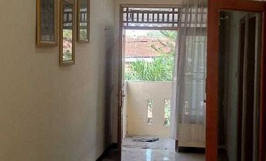 Rumah Bagus Strategis  ada Kios dekat Pusat Bisnis Pasar Kliwon Solo