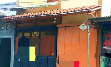 Rumah Bagus Strategis  ada Kios dekat Pusat Bisnis Pasar Kliwon Solo