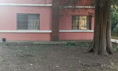 F 775 excelente casaquinta con casi 4000mts 2 de parque