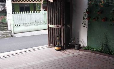 DIJUAL RUMAH  KAWASAN CIPETE DEKAT MRT FATMAWATI JAK-SEL