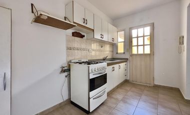 Departamento de 3 ambientes con 2 patios