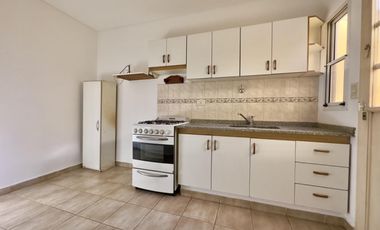 Departamento de 3 ambientes con 2 patios