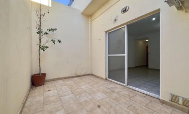 Departamento de 3 ambientes con 2 patios